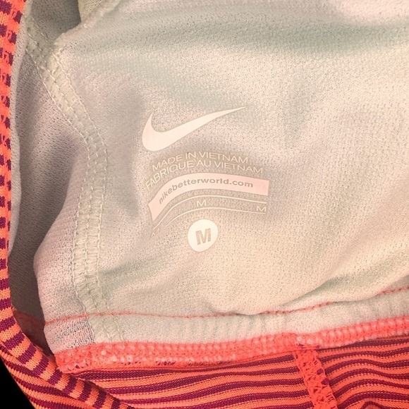 Nike striped athletic top | women’s size medium - Picture 4 of 4